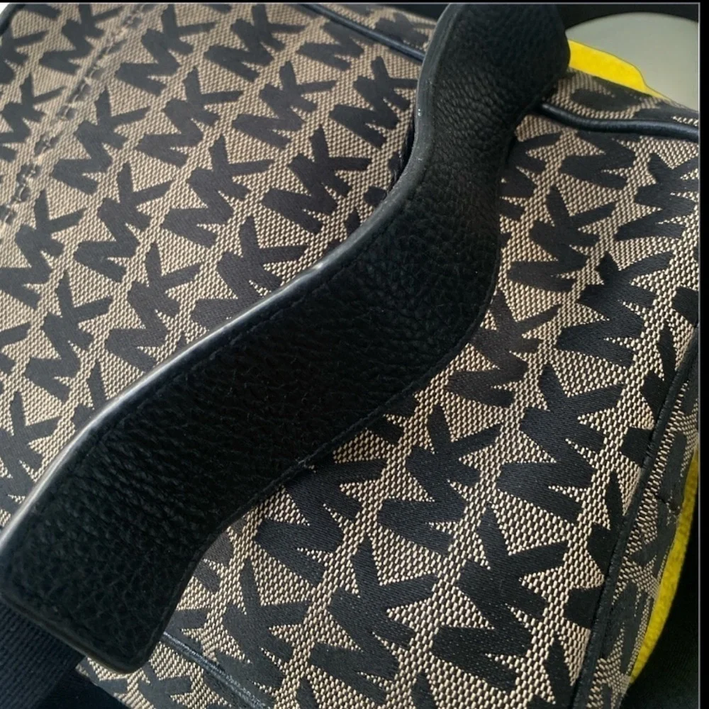 Vintage MICHAEL KORS BEDFORD ZIP CROSSBODY BAG